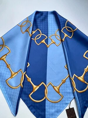 Bufanda unisex Gucci envoltura de seda logotipo GG Horsebit estampado ecuestre doble azul Foto 1 de 4