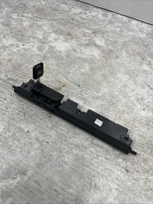 Nissan Xterra Frontier 2005-2021 guantera inferior pestillo gris con llave Foto 1 de 4