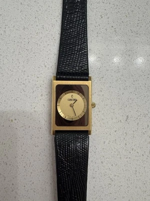 Reloj ultrafino de cuarzo suizo Concord 18K con correa negra Foto 1 de 4