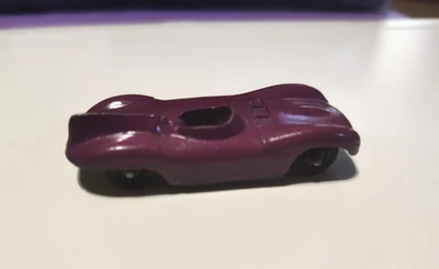 Coche de metal fundido a presión Tootsie vintage años 60 Jaguar púrpura coleccionable Foto 1 de 4