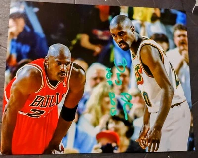 GARY PAYTON THE GLOVE SIGNED JORDAN 8X10 PHOTO HALL OF FAME 2013 INSCRIBED PROOF - Image 1 of 4