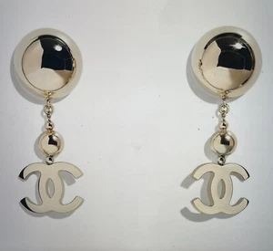 Authentische Chanel 21S Gold Kugeln große CC Ohrhänger/Neu im Karton - Bild 1 von 12
