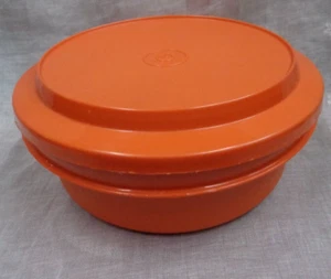 TUPPERWARE USA ~ 1253-7 Seal N Serve Bowl with Lid 1207-35 ~ Orange - Picture 1 of 5