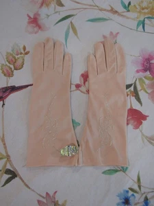 Vintage neu mit Etikett neu aus altem Lagerbestand nude beige 10" bestickte Nylonhandschuhe -- Größe 7 - Bild 1 von 4