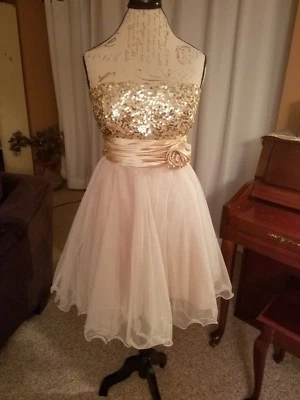 STUDIO Y JR prom/party dress size 9/10 gold champagne color. Ex. Condition.  Foto 1 de 3