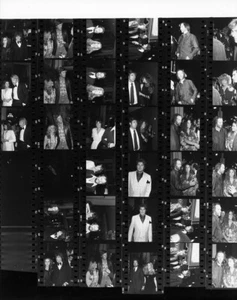 Foglio fotografico contatto negativi JANE FONDA PETER MICHAEL DOUGLAS SUSAN SAINT JAMES - Foto 1 di 1