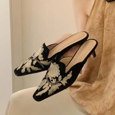 Mujeres Punta Punta Imitación Gamuza Floral Bordado Gatito Tacones Mula Zapatos Zapatillas Foto 1 de 4