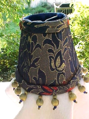 Candelabro com clipe de pano mini tons com franjas azuis - Imagem 1 de 4