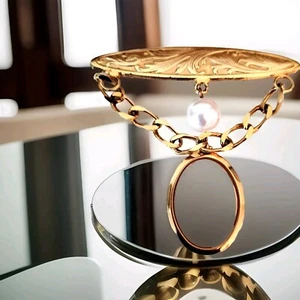Broche prendedor con cadena colgante y colgante grande de perlas de imitación - 2,5” de ancho - Imagen 1 de 10