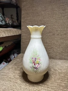 A lovely Donegal Parian China Vase - Picture 1 of 2