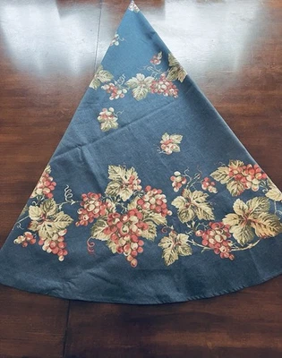 Williams Sonoma NUEVO 70” Mantel Redondo Algodón Azul Con Racimos de Uvas Foto 1 de 4