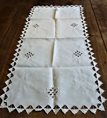 Napperon ancien fil de lin/Chemin table Art Déco broderie Richelieu brodé main - Photo 1/4