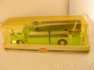 MODEL POWER PLAYART 1:48 SCALE LIME AMERICAN LA FRANCE FIRE ENGINE SNORKEL TRUCK - Picture 1 of 7