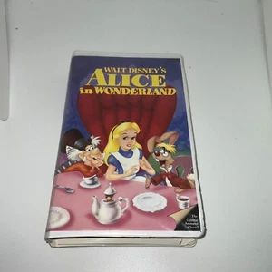 Alice in Wonderland VHS Walt Disney Masterpiece Collection - Picture 1 of 3
