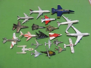 Mix Konvolut 21 Spielzeugflugzeuge - Bild 1 von 13