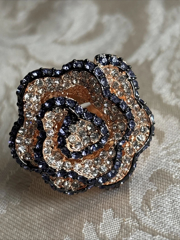 Anel Park Lane camélia tom ouro rosa tamanho 8 Euc aro roxo flor pavê cristais - Imagem 1 de 4