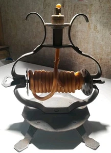 Antiguo candelabro colonial de hierro forjado con bobina de vela de cera raro - Imagen 1 de 5