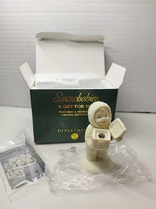 DEPT 56 Snowbabies EIN GESCHENK FÜR DICH Swarovski Kristall Geburtsstein Juni Perle - Bild 1 von 8