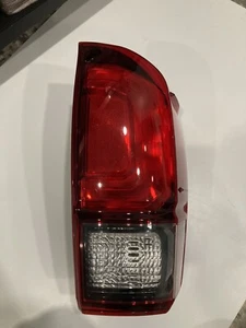 2016-2023 Toyota Tacoma OEM Rear Taillight Passenger Side - Foto 1 di 4
