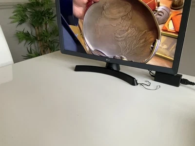 LG 24TN510 24 inch 720p LED Television/Smart TV - Image 1 of 4