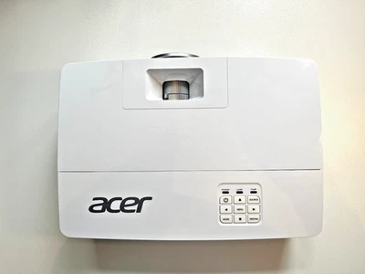 Acer X1385WH Beamer mit 3.200 ANSI-Lumen und Full HD / WXGA Auflösung - Bild 1 von 4