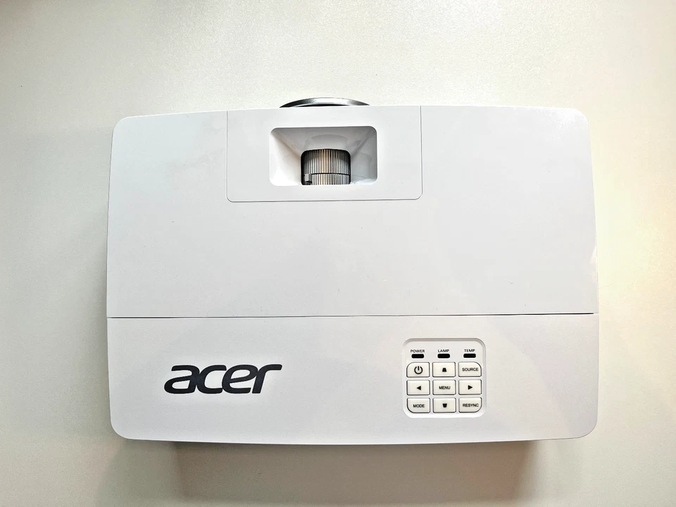 Acer X1385WH Beamer mit 3.200 ANSI-Lumen und Full HD / WXGA Auflösung - Bild 1 von 4