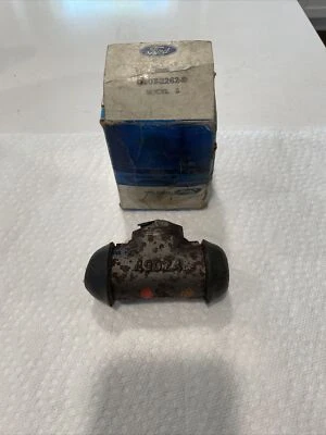 Nuevo de Lote Antiguo Ford D3OZ-2262-D 1972-76 Thunderbird Torino LTD Cilindro de Rueda Trasera Fabricante de Equipo Original Foto 1 de 4