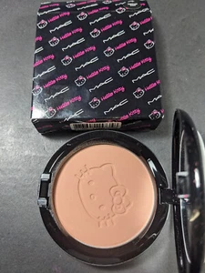 MAC BEAUTY POWDER - TAHITIAN SAND (A19) - BNIB - HELLO KITTY COLLECTION - Picture 1 of 3