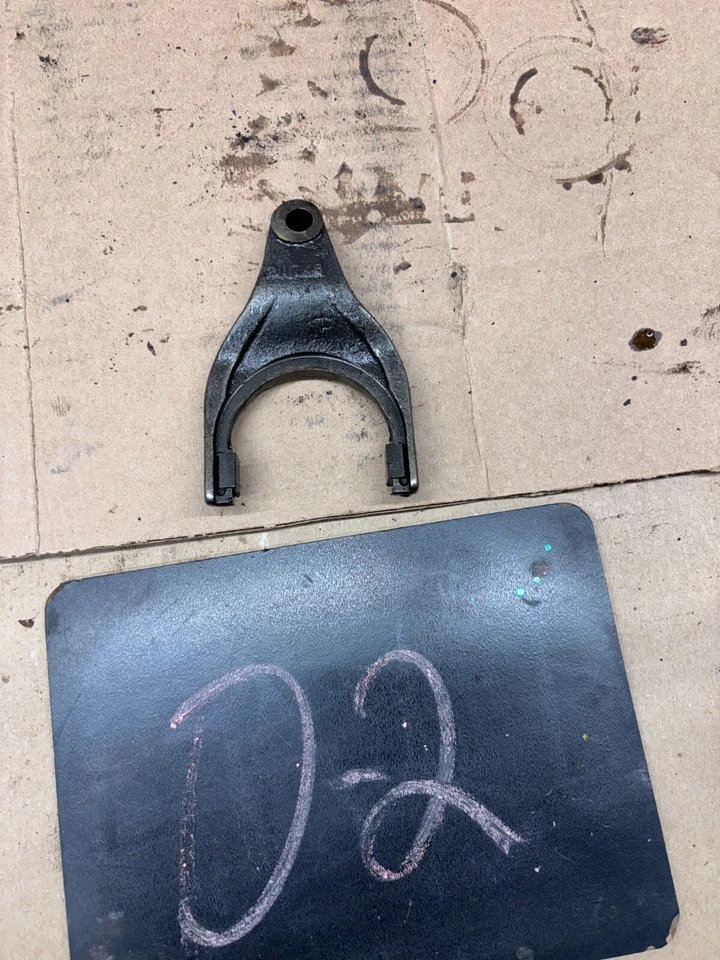 Dodge D100 D150 1981 86 1987 4x4 eje delantero Dana 44 horquilla selectora de cambios OEM Foto 1 de 4