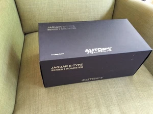 Jaguar e-type serie 1 roadster Autoart signature 1/18 - Foto 1 di 10