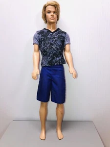 Mattel Ken Puppe blonde Haare 2005 Kopf auf 1968 Körper trägt Shorts Shirt Barbie - Bild 1 von 8