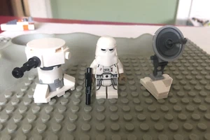 Lego Star Wars Snowtrooper Minifigur #75313 75430 mit Blaster & Bonus Hoth Ausrüstung - Bild 1 von 3