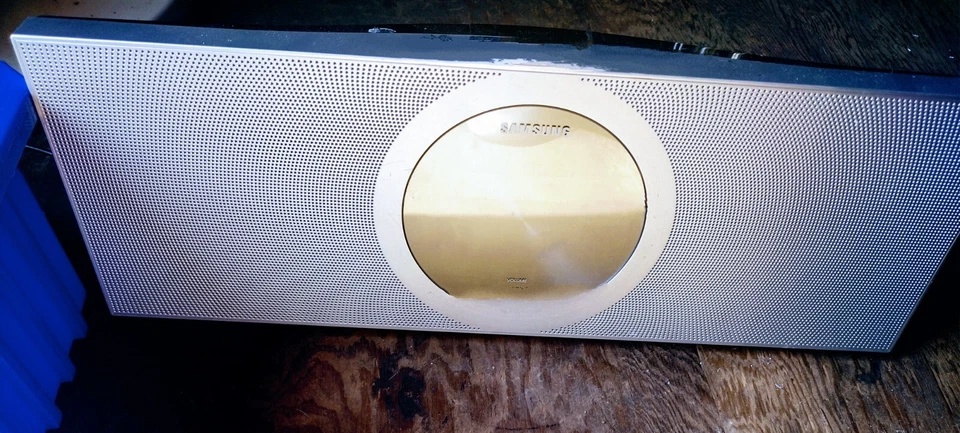 SAMSUNG MM-D470D/ZA IPOD DOCKING SYSTEM - Image 1 of 2