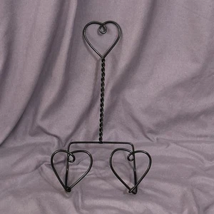 Twisted Black Wire Heart Wall Hanging Plate Holder Rack 1 Plate - Picture 1 of 3