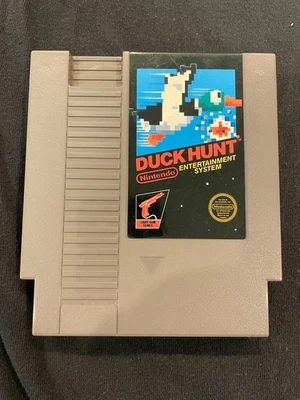 Duck Hunt (Nintendo NES) 5 SCREW tested, cleaned, black box - Image 1 of 4