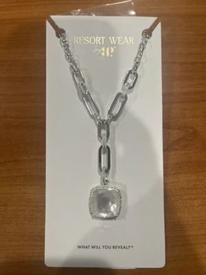 Bomb Party Resort Wear “El Collar Gris Esmerilado” NK43058 Madreperla Plata Foto 1 de 4