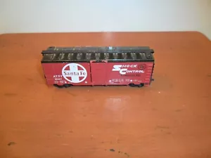 LIFE-LIKE SANTA FE ATSF 16927, Box Car, Scala HO, Marrone con Testo Bianco e Nero - Foto 1 di 8