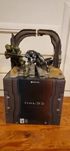 Halo 5 Guardians Collector's Edition For Xbox One Figures + Video Game(See Pics) - Picture 1 of 16