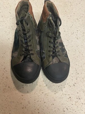 ZARA boys EU 34/35 green camo synthetic high tops zip closure shoes - Image 1 of 4