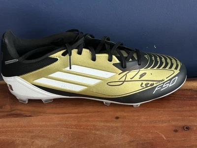 Botín de fútbol firmado por LIONEL (LEO) MESSI autenticado con certificado de autenticidad Foto 1 de 4
