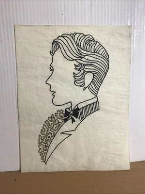 Retrato de silueta de colección pintado a mano sobre fondo de fieltro años 70 8,5”x11” Foto 1 de 4