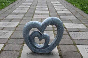 Herz Garten Skulptur - Bild 1 von 12