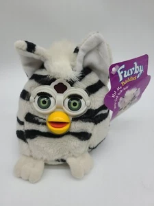 Bolsa de frijoles de felpa FURBY BUDDIES "Hug More" 1999 4 pulgadas Tiger 70-700 negro blanco verde - Imagen 1 de 6