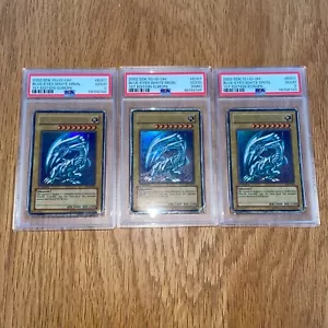 3x YuGiOh - Blue-Eyes White Dragon 1st Edition SDK-E001 - PSA 2 - Picture 1 of 16