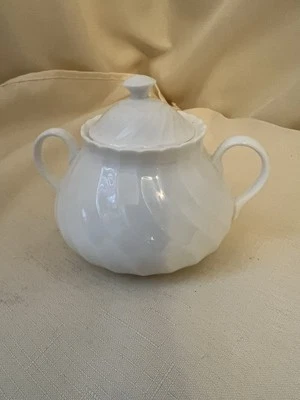 Cuenco de azúcar Wedgewood Candlelight blanco remolino con tapa - Excelente Foto 1 de 4