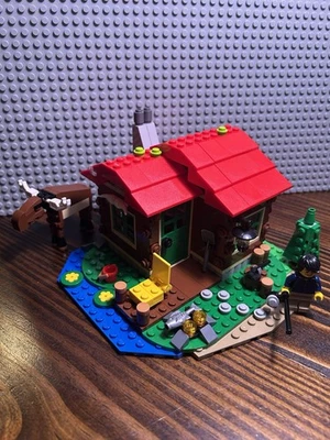 Lego Creator 3 in 1: Lakeside Lodge (31048 - Retired) 100% Complete - Read - Image 1 of 4