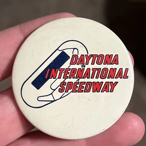 🔥Vintage 1964 Daytona International Speedway Button Pin Richard Petty NASCAR - Bild 1 von 5
