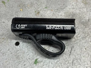 Luz delantera para bicicleta Lezyne Deca Drive 1500i lúmenes - Imagen 1 de 6