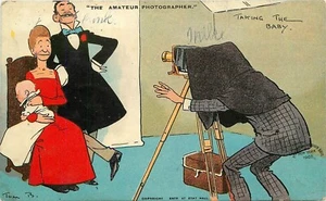 Postal C-190 Cámara Fotógrafo Tom Browne Cómic Humor Davidson 23-2570 - Imagen 1 de 2