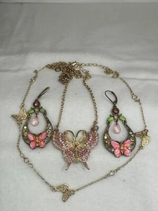 Lot 2 Necklaces 16"&18" 1 Pair of Pierced Earrings Butterflies Vintage  M-5389 - Picture 1 of 3